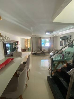 Casa Alto Padrão à Venda no Condomínio Osvaldo Studart