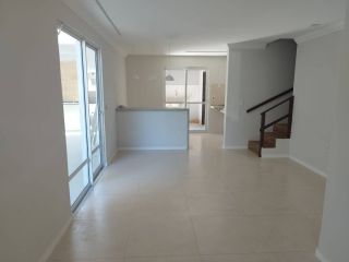 Casa Duplex no Residencial Água Fria – 132 m², 4 Suítes e Área Gourmet em Localização Premium