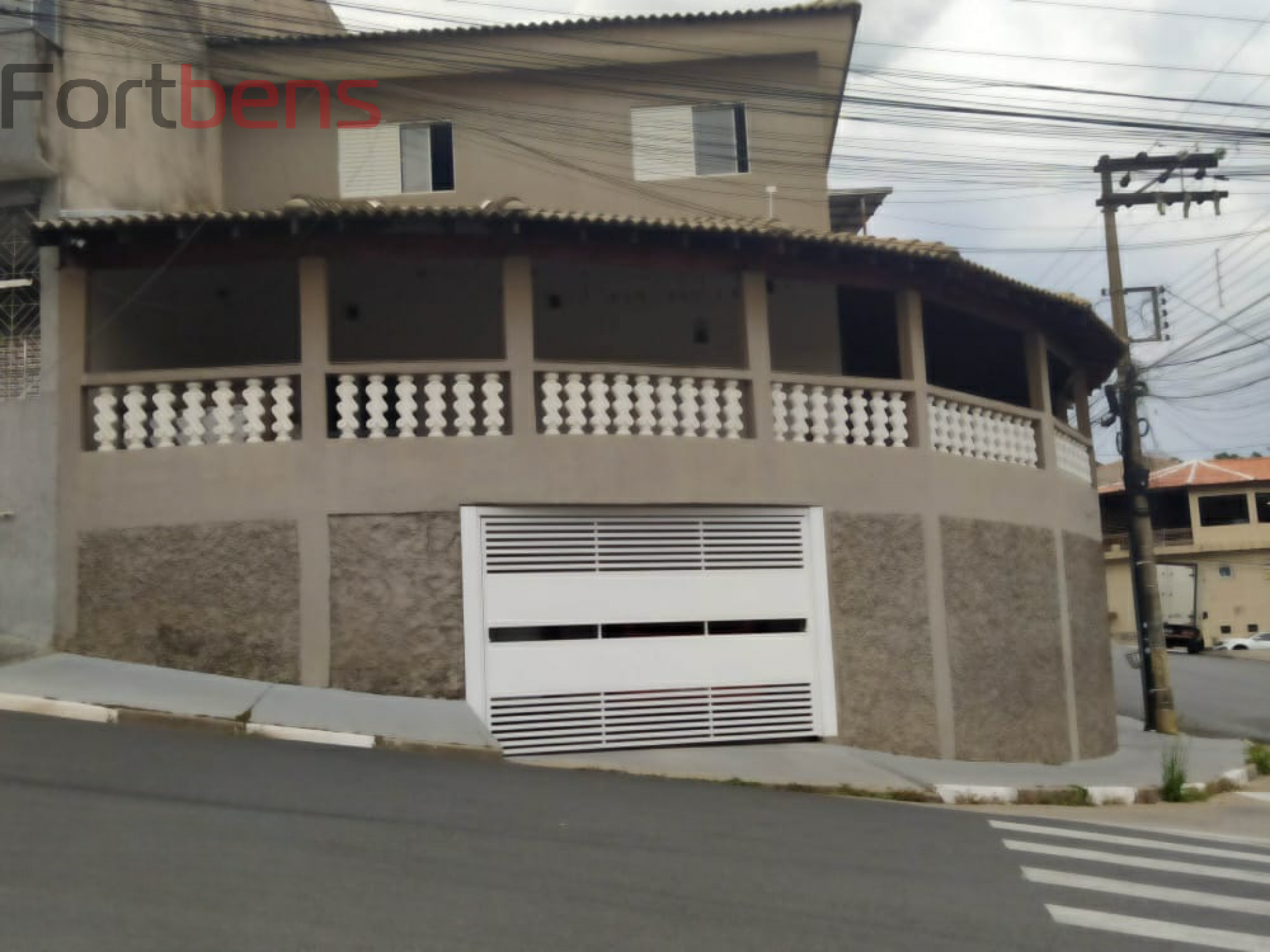 Sobrado Para Vender com 3 quartos 1 suítes no bairro Laranjeiras em Caieiras