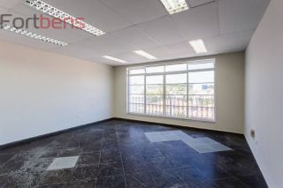 Prédio / Edifício Inteiro Comercial Para Vender com 15 Salas no bairro Região Central em Caieiras