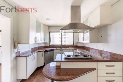 Apartamento Para Alugar com 6 quartos 4 suítes no bairro Vila Andrade em São Paulo