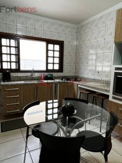 Sobrado Para Vender com 3 quartos 1 suítes no bairro Nova Caieiras em Caieiras