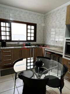 Sobrado Para Alugar com 3 quartos 1 suítes no bairro Nova Caieiras em Caieiras