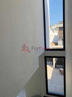 Sobrado Para Vender com 3 quartos 1 suítes no bairro San Marino  em Caieiras