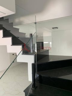 Sobrado Para Vender com 3 quartos 1 suítes no bairro Laranjeiras em Caieiras