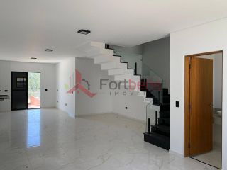 Sobrado Para Vender com 3 quartos 1 suítes no bairro Laranjeiras em Caieiras