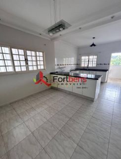 Sobrado Para Vender com 3 quartos 1 suítes no bairro Região Central em Caieiras