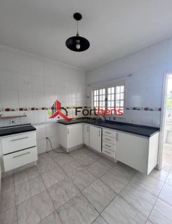 Sobrado Para Vender com 3 quartos 1 suítes no bairro Região Central em Caieiras