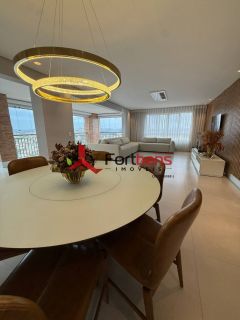 Apartamento Para Vender com 4 quartos 4 suítes no bairro Anhangabaú  em Jundiaí