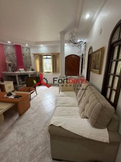 Casa Para Vender com 4 quartos 4 suítes no bairro Região Central em Caieiras