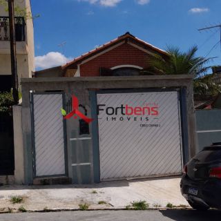 Casa Para Vender com 03 quartos no bairro Região Central em Caieiras