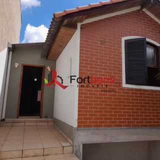Casa Para Vender com 03 quartos no bairro Região Central em Caieiras