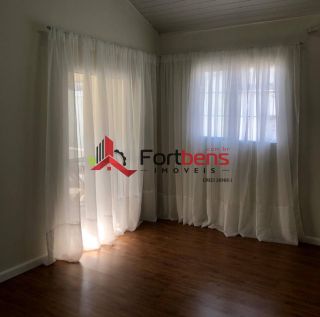 Casa Para Vender com 03 quartos no bairro Região Central em Caieiras