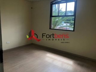 Casa Para Vender com 03 quartos no bairro Região Central em Caieiras