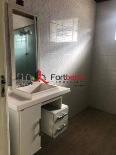 Casa Para Vender com 03 quartos no bairro Região Central em Caieiras
