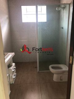 Casa Para Vender com 03 quartos no bairro Região Central em Caieiras