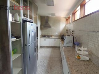 Casa de Condomínio Para Vender com 5 quartos 2 suítes no bairro Sausalito em Mairiporã