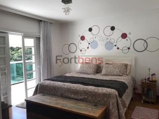 Casa de Condomínio Para Vender com 6 quartos 4 suítes no bairro Caraguatá em Mairiporã