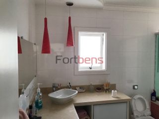 Casa de Condomínio Para Vender com 6 quartos 4 suítes no bairro Caraguatá em Mairiporã