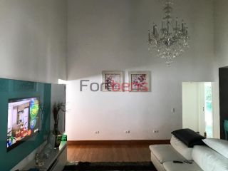 Casa de Condomínio Para Vender com 6 quartos 4 suítes no bairro Caraguatá em Mairiporã