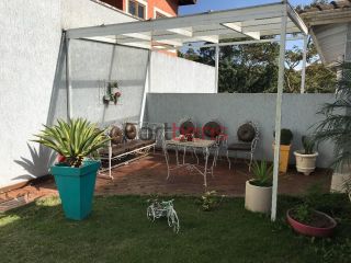 Casa de Condomínio Para Vender com 6 quartos 4 suítes no bairro Caraguatá em Mairiporã