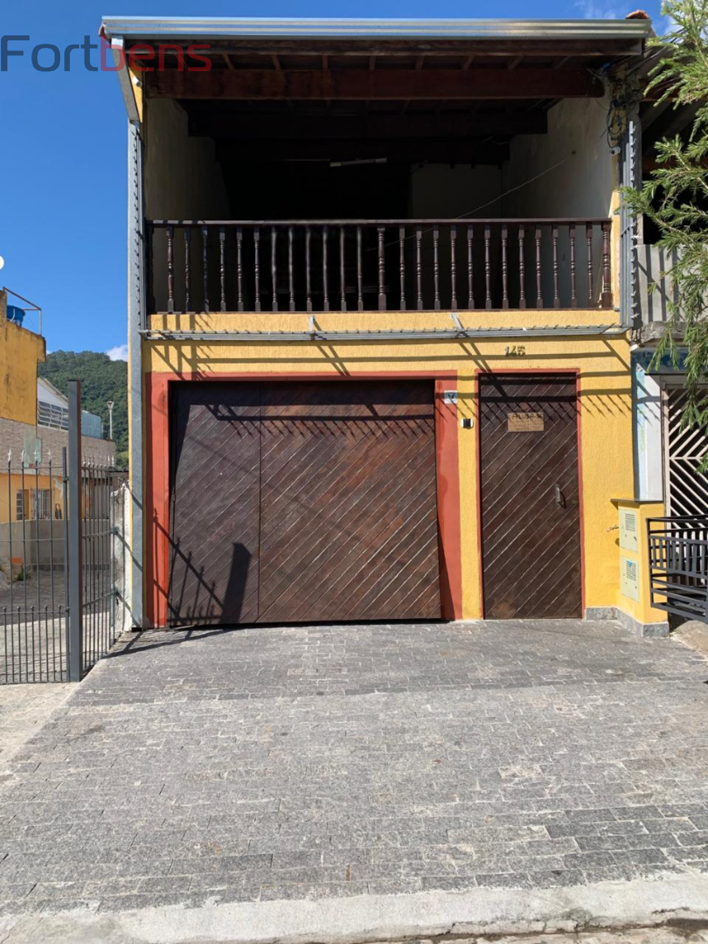 Sobrado Para Vender com 3 quartos 1 suítes no bairro Laranjeiras em Caieiras