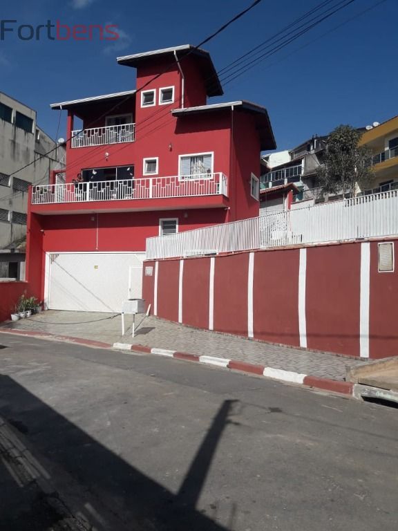 Sobrado Para Vender com 4 quartos 1 suítes no bairro Serpa em Caieiras