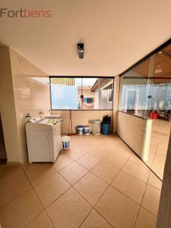 Sobrado Para Vender com 3 quartos 2 suítes no bairro Alpes de Caieiras em Caieiras
