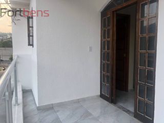 Sobrado Para Alugar com 6 quartos 2 suítes no bairro Laranjeiras em Caieiras