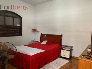 Sobrado Para Vender com 5 quartos no bairro Região Central em Caieiras