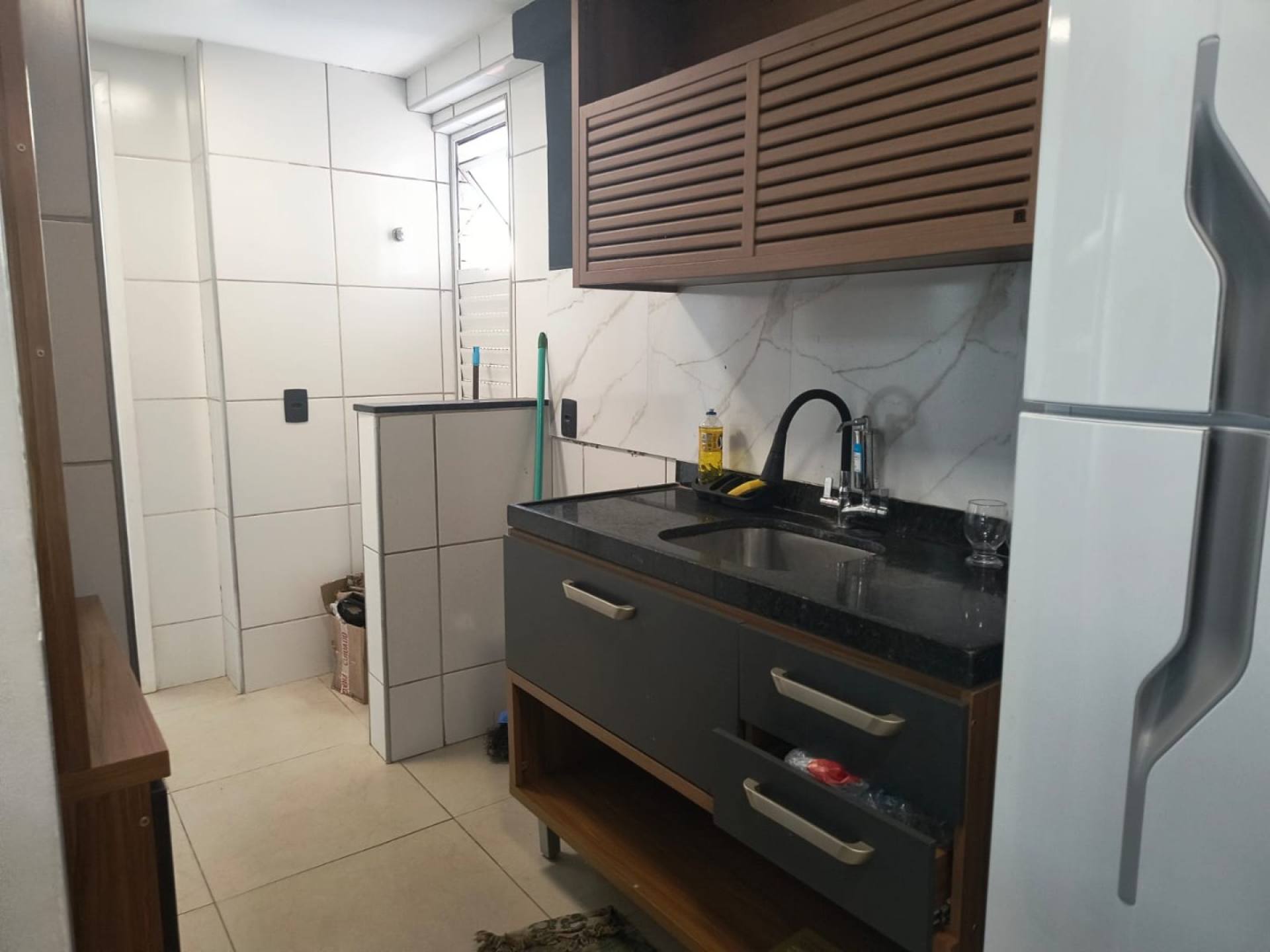 075 Alugo Apartamento mobiliado bem localizado com 03 quartos 02 vagas 82m2 no Cohajap