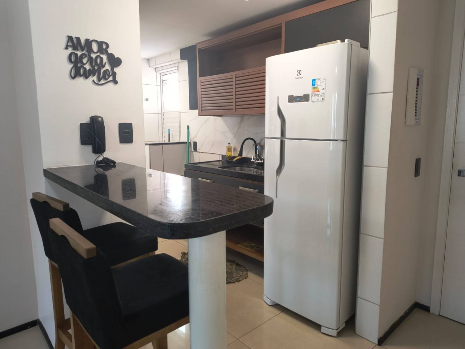075 Alugo Apartamento mobiliado bem localizado com 03 quartos 02 vagas 82m2 no Cohajap