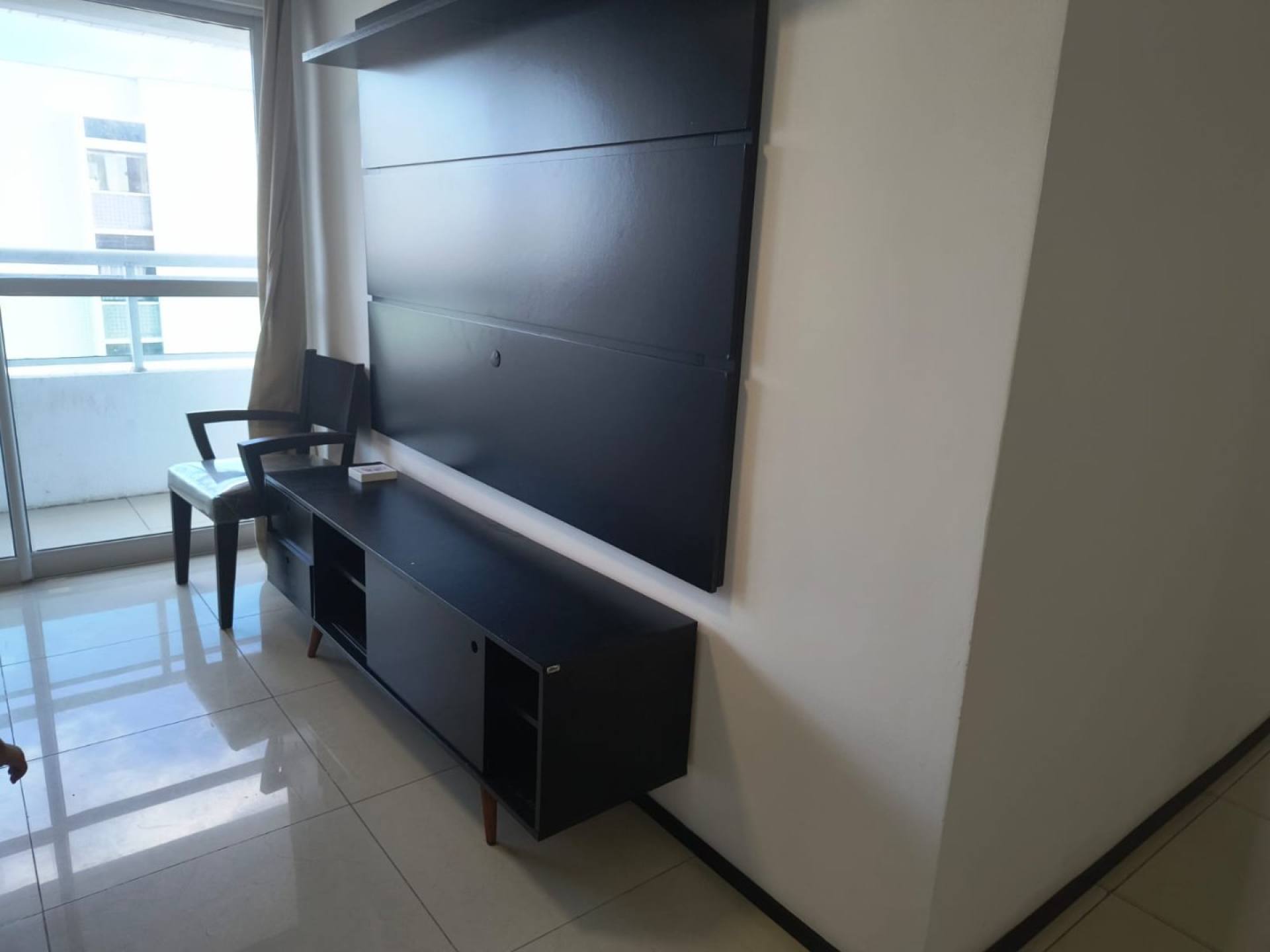 075 Alugo Apartamento mobiliado bem localizado com 03 quartos 02 vagas 82m2 no Cohajap