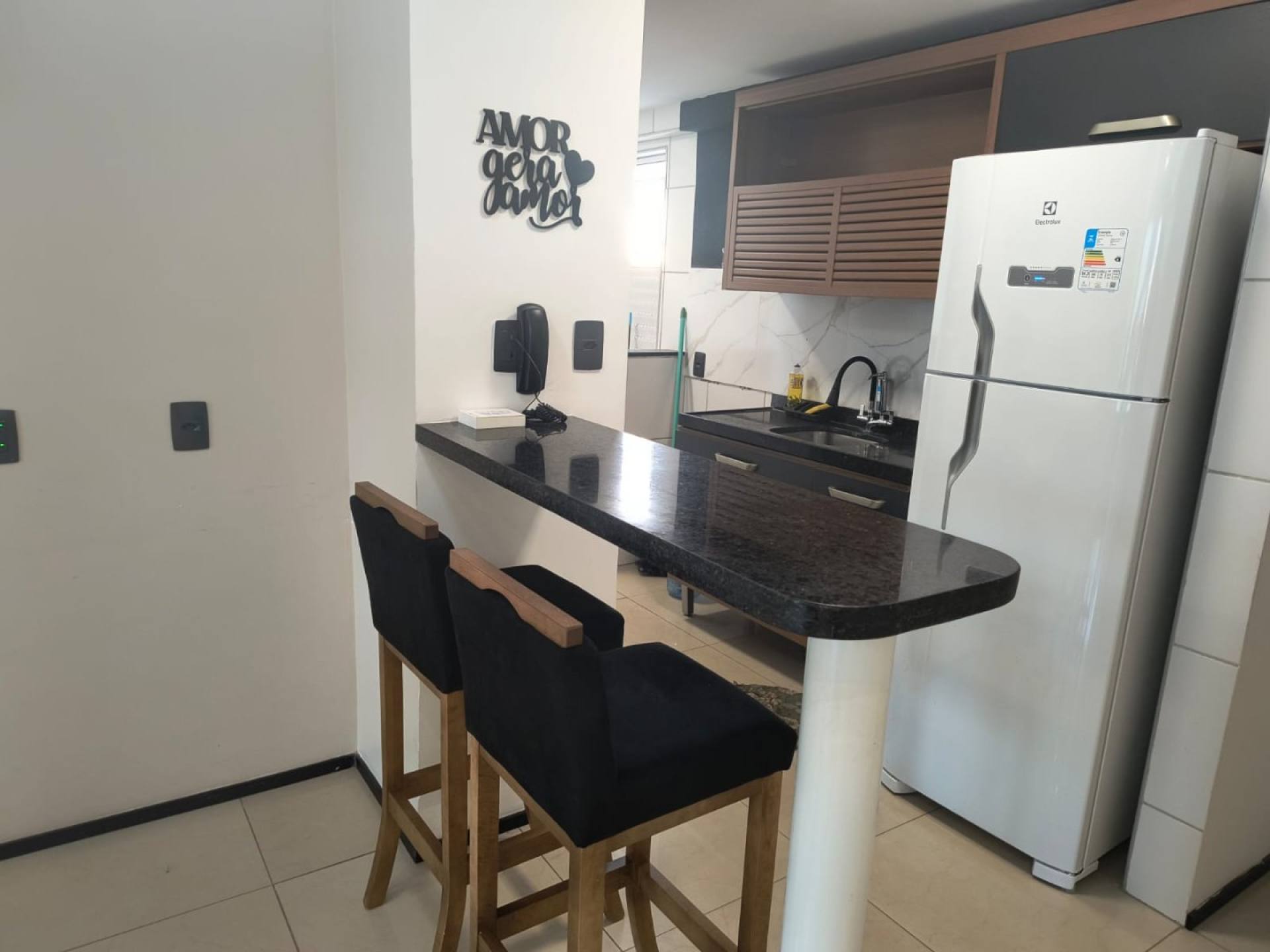 075 Alugo Apartamento mobiliado bem localizado com 03 quartos 02 vagas 82m2 no Cohajap