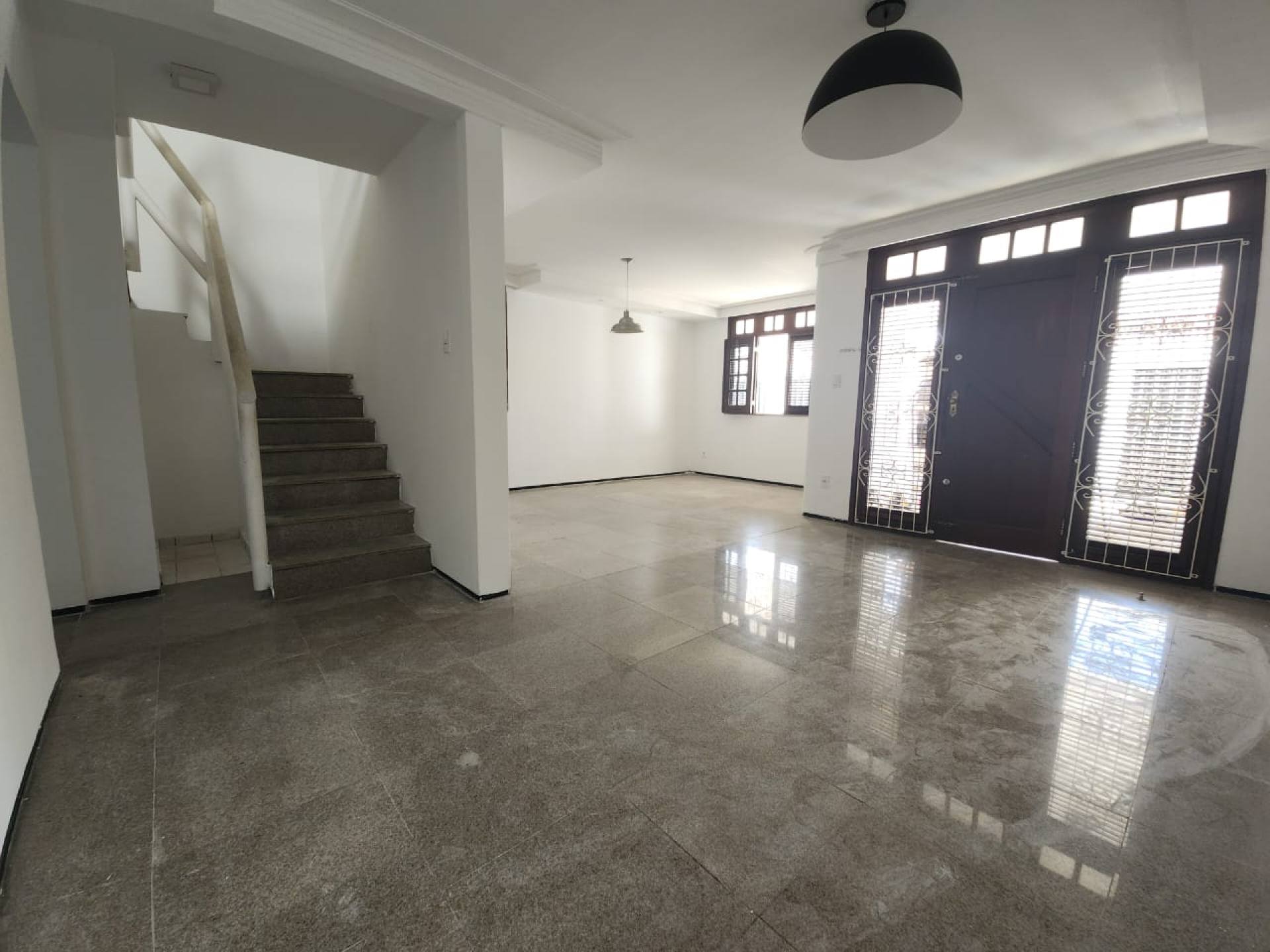 075 Casa Duplex 5 Quartos à venda, 250m² - Planalto Vinhais II