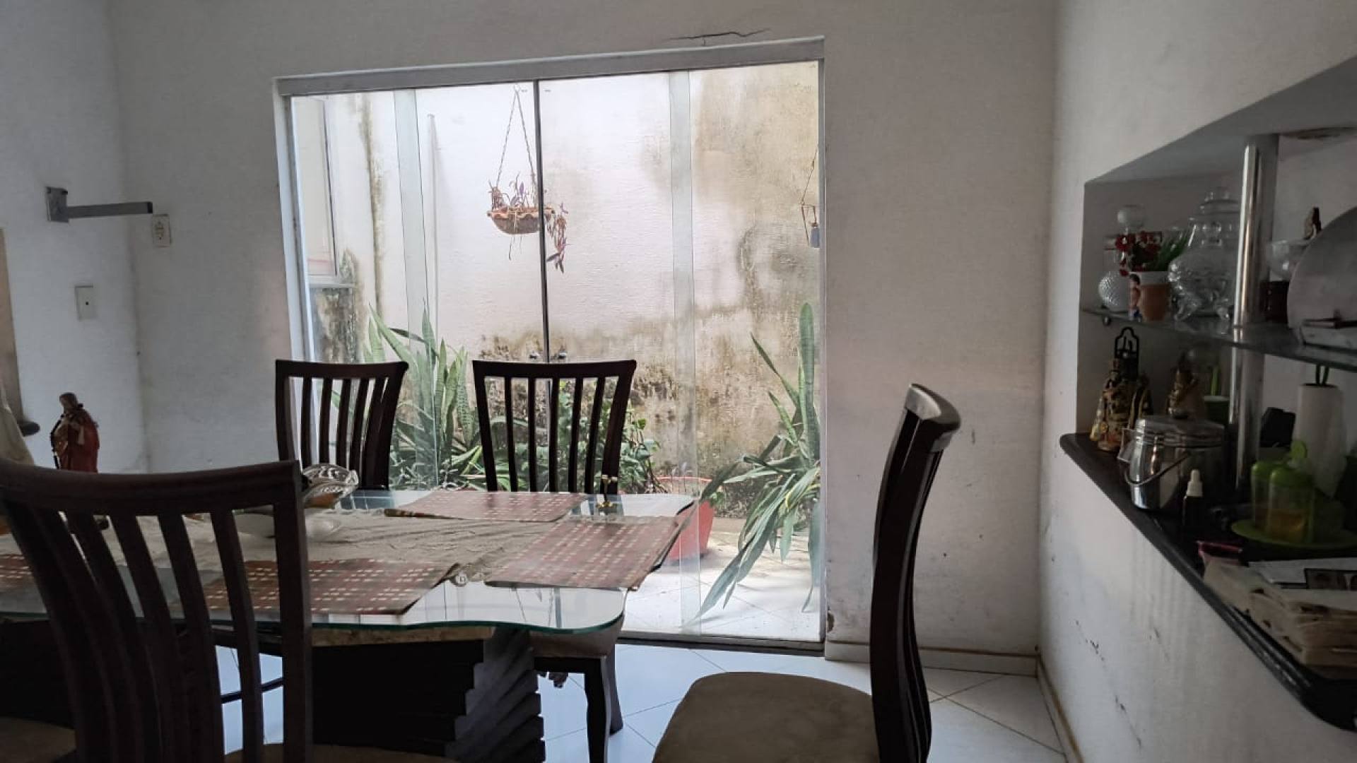 075 Casa Triplex à Venda com 4 quartos 2 suítes no bairro Anil em São Luís