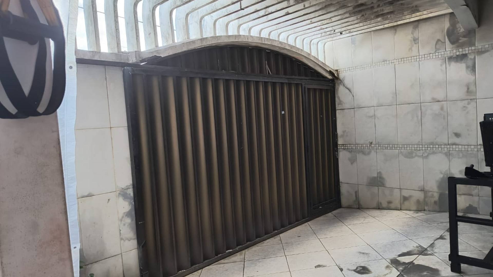 075 Casa Triplex à Venda com 4 quartos 2 suítes no bairro Anil em São Luís