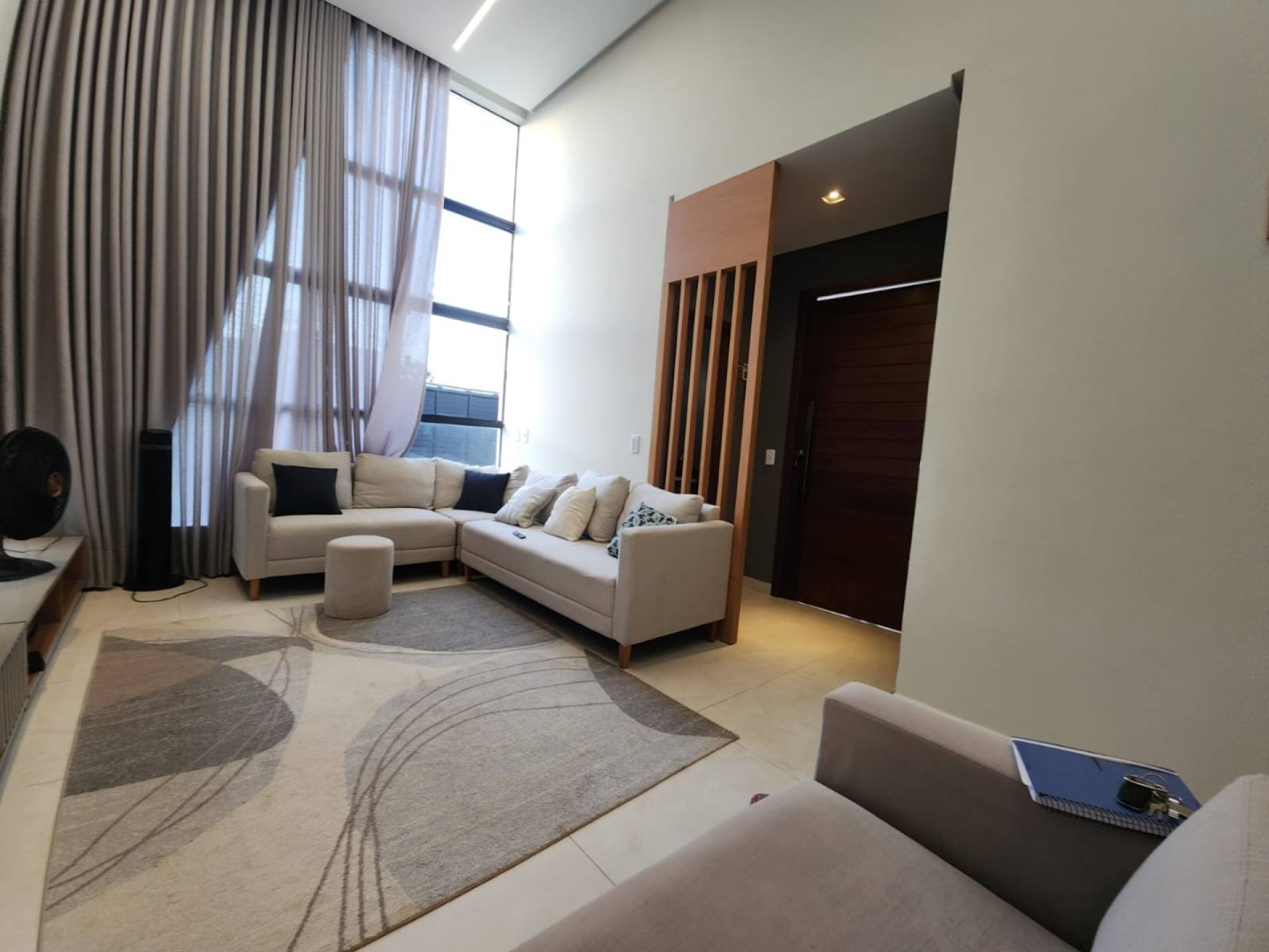075 Vendo Linda Casa com piscina e 3 quartos 1 suítes 250M² no bairro Olho d\'Agua em São Luís