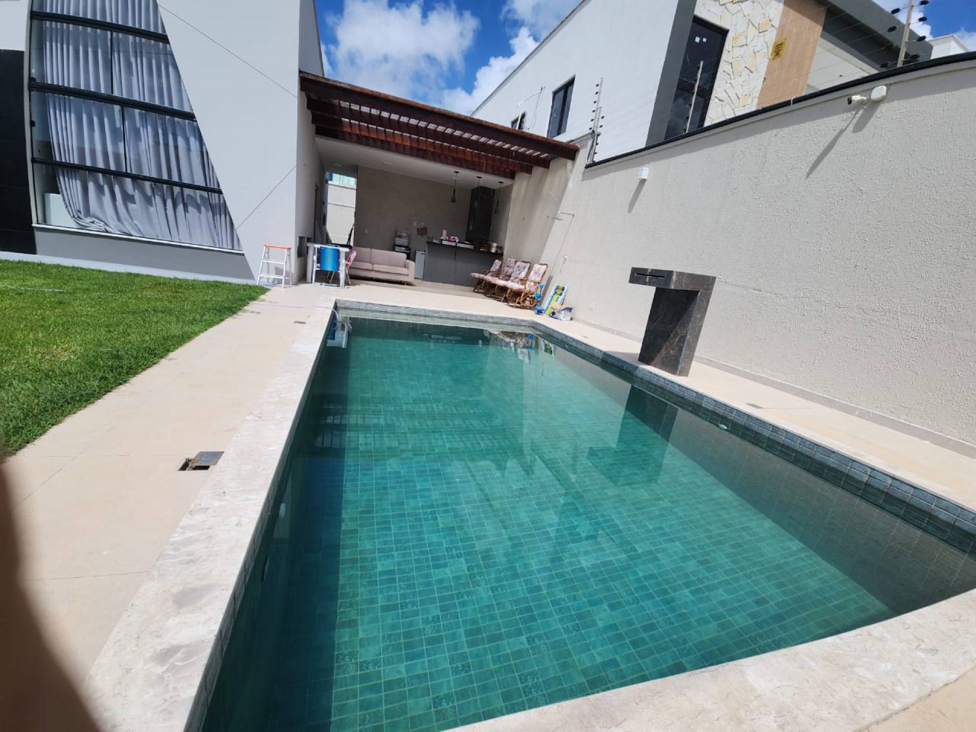 075 Vendo Linda Casa com piscina e 3 quartos 1 suítes 250M² no bairro Olho d\'Agua em São Luís