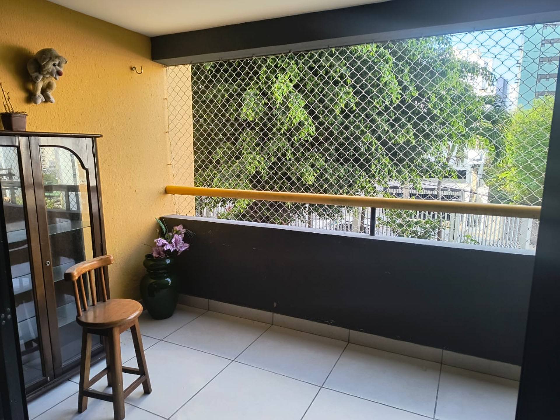 075 Vendo Amplo Apartamento de 3 quartos no Renascença II em São Luís