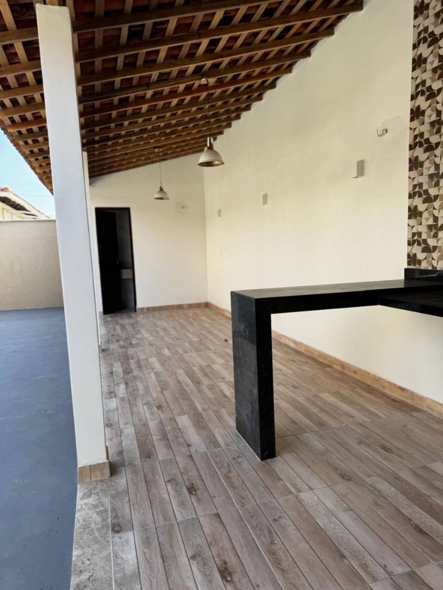 CR - Excelente casa duplex com 5 quartos, sendo 3 suítes.