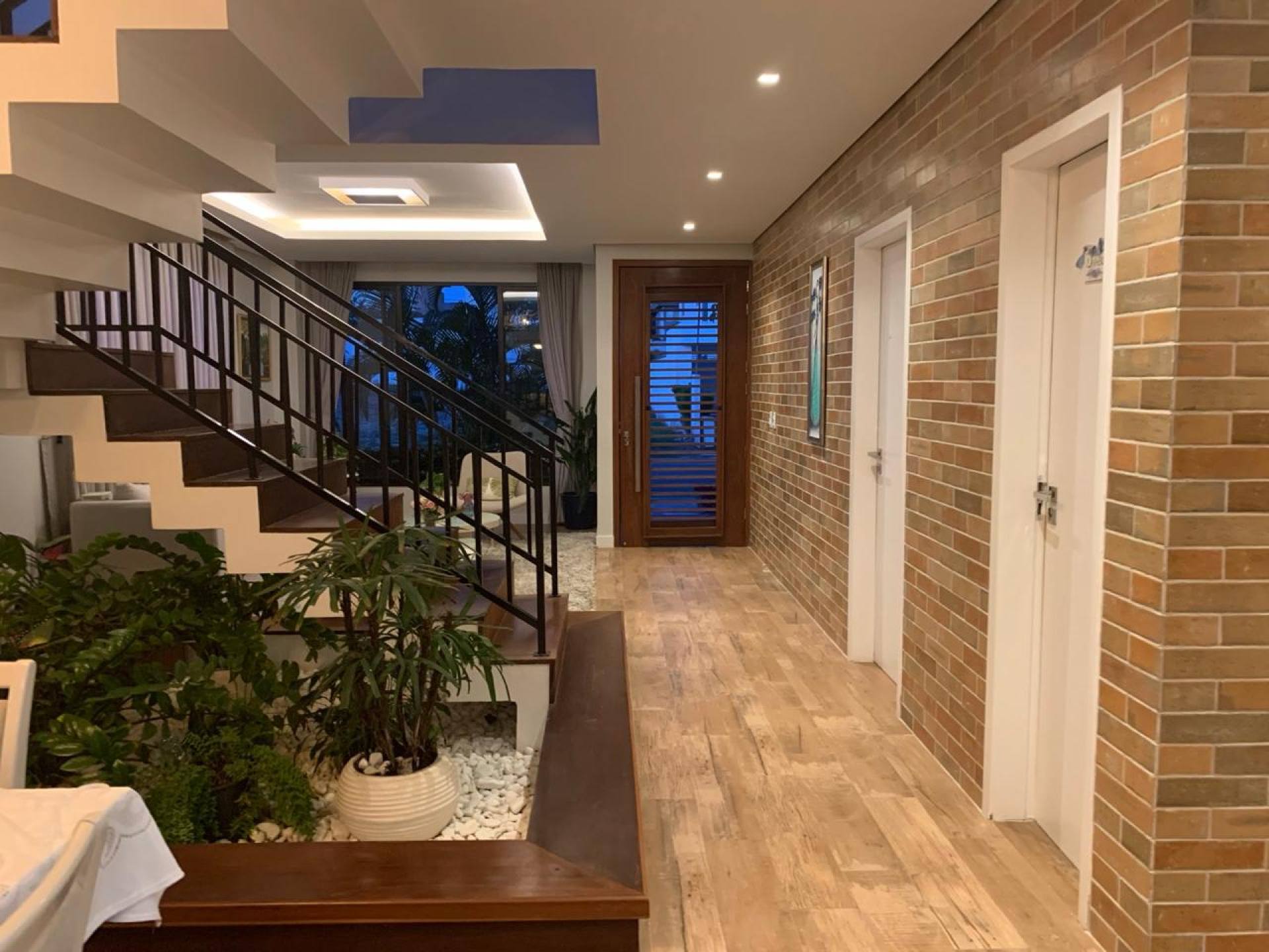 80 / Vendo Casa Duplex de Condomínio com 4 suítes 450m²