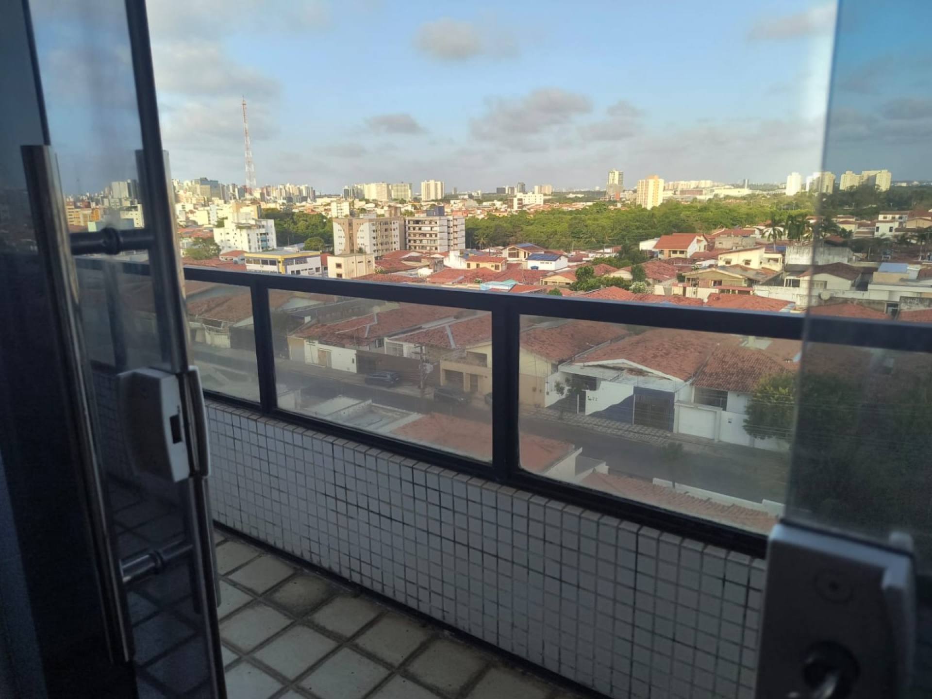 075 Vendo amplo apartamento com 04 quartos 240m² no Jardim São Francisco em São Luís