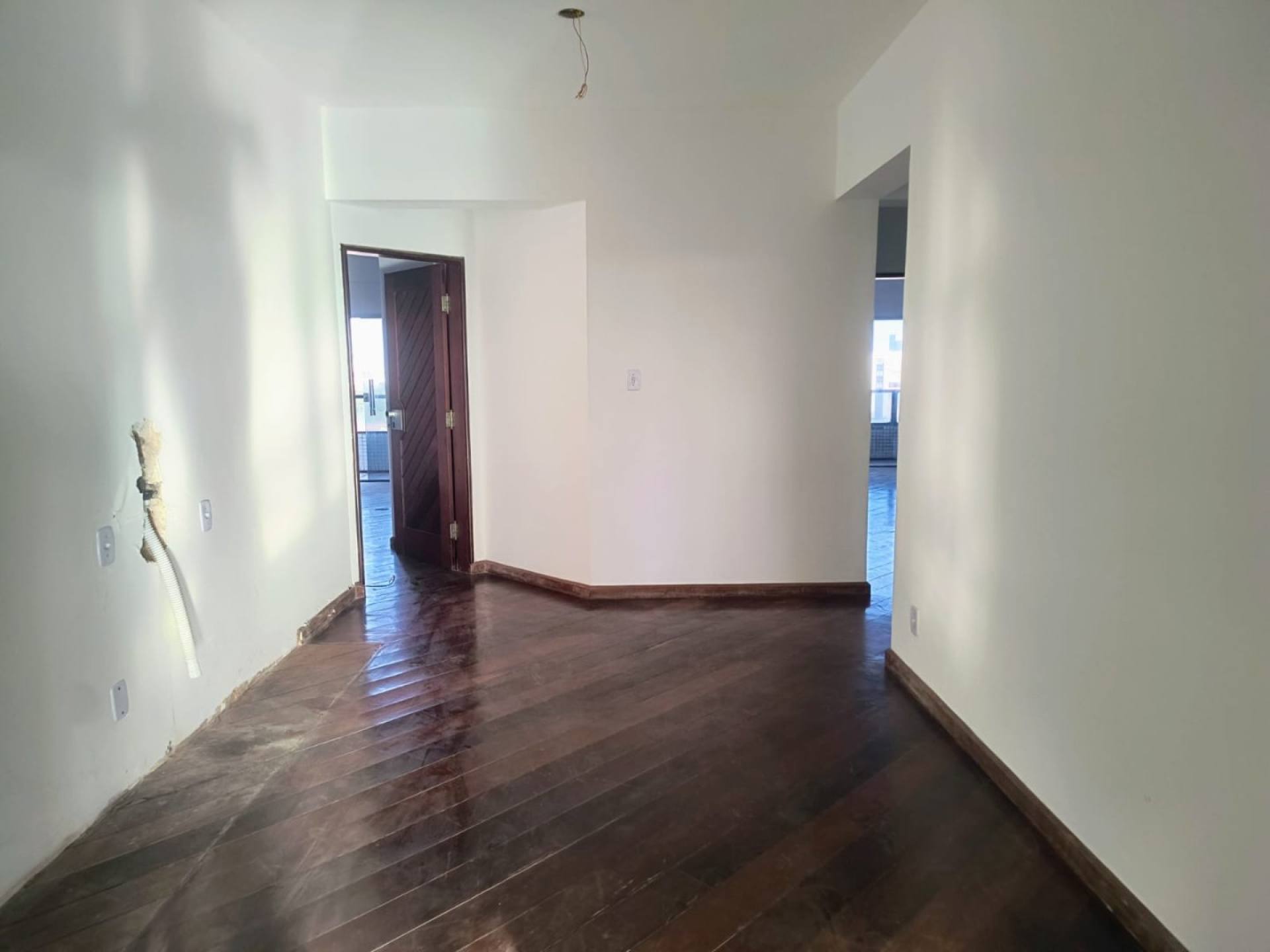 075 Vendo amplo apartamento com 04 quartos 240m² no Jardim São Francisco em São Luís