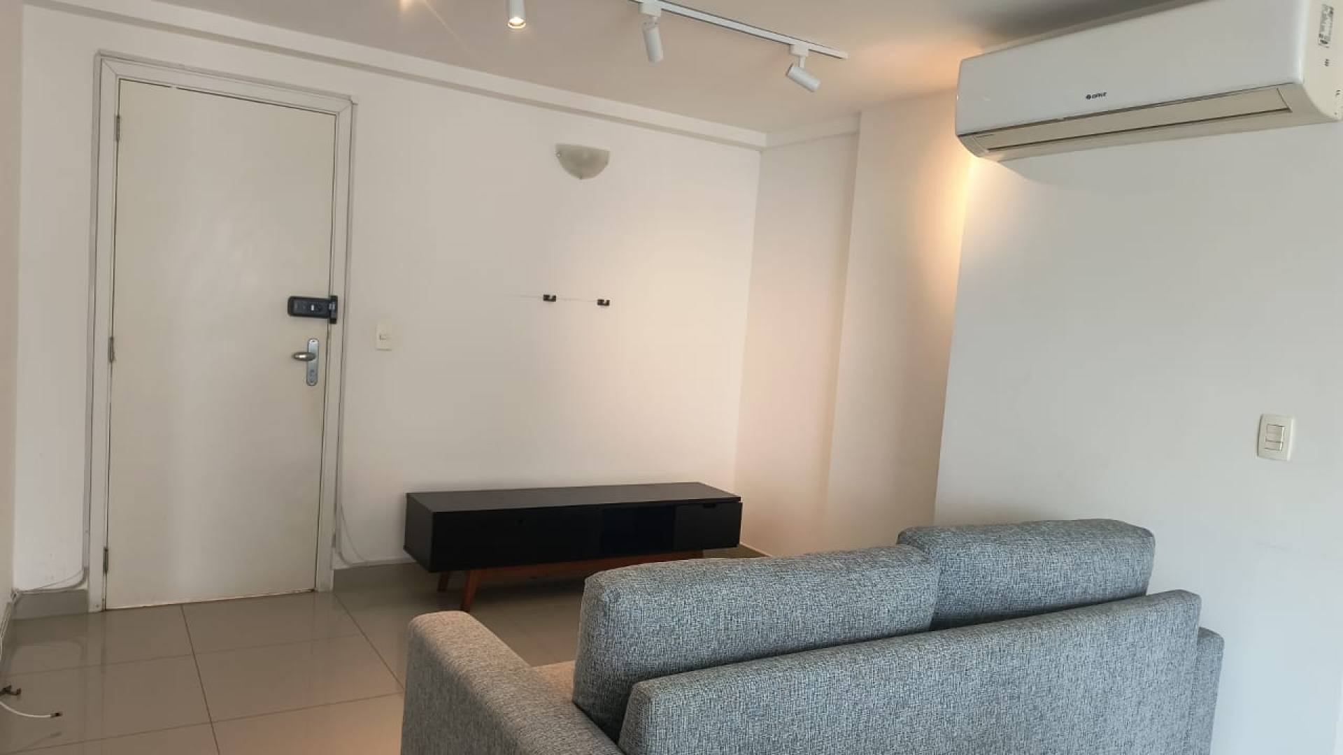 075 Alugo apartamento semi-mobiliado com 2 quartos elevador e lazer completo no Renascença II em São Luís