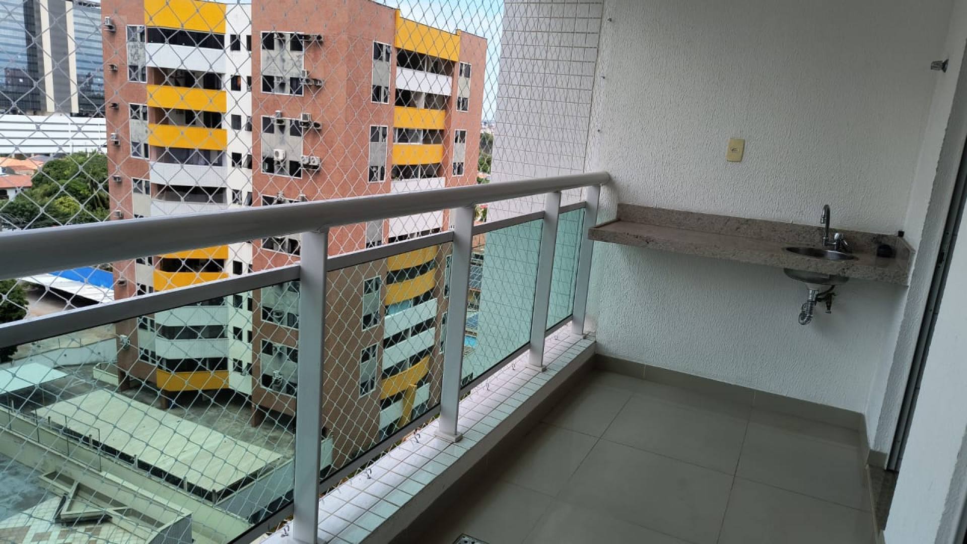 075 Alugo apartamento semi-mobiliado com 2 quartos elevador e lazer completo no Renascença II em São Luís