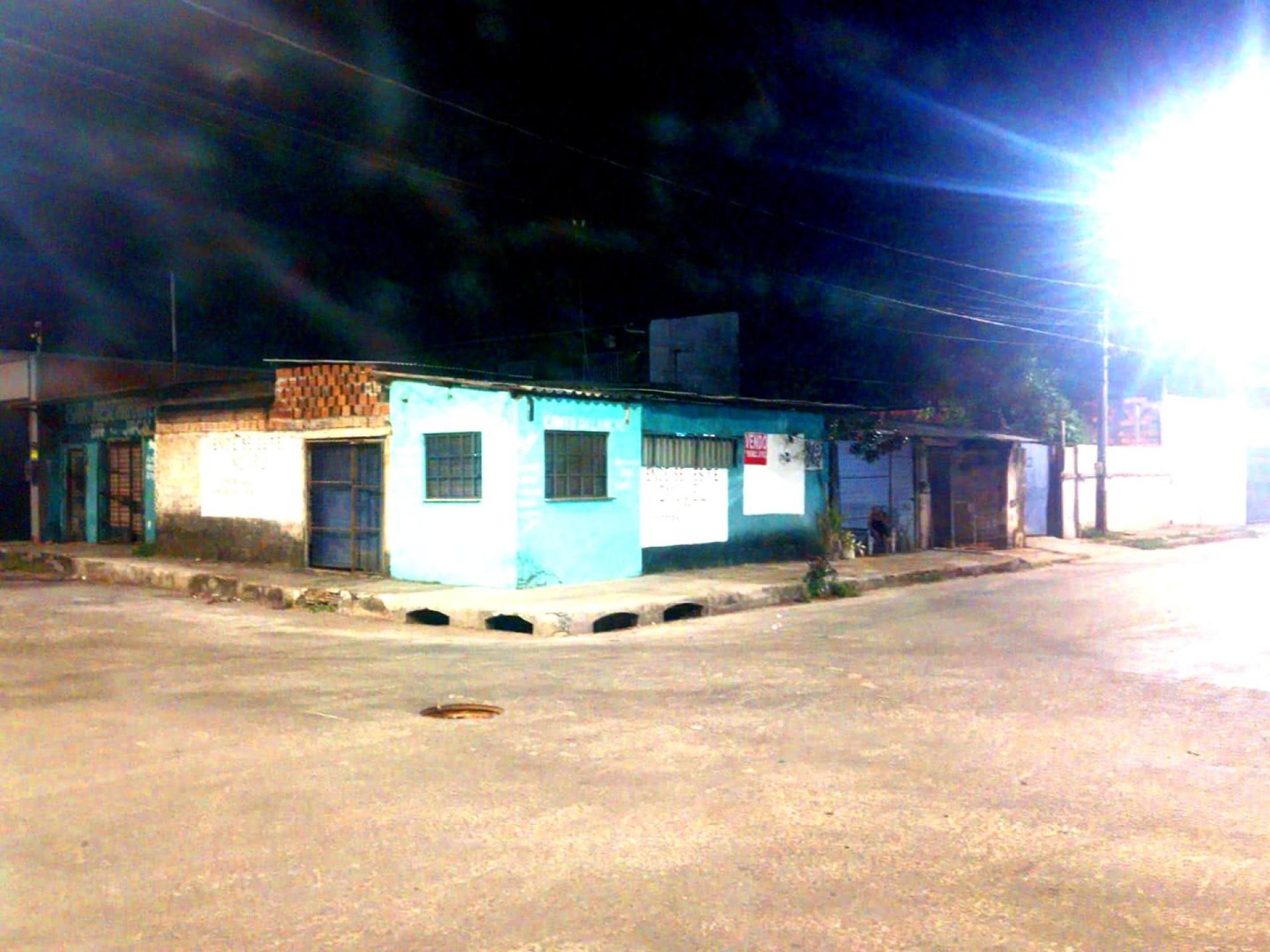 100mp- Vende-se um imóvel comercial próximo ao Supermercado Mateus do São Cristovão