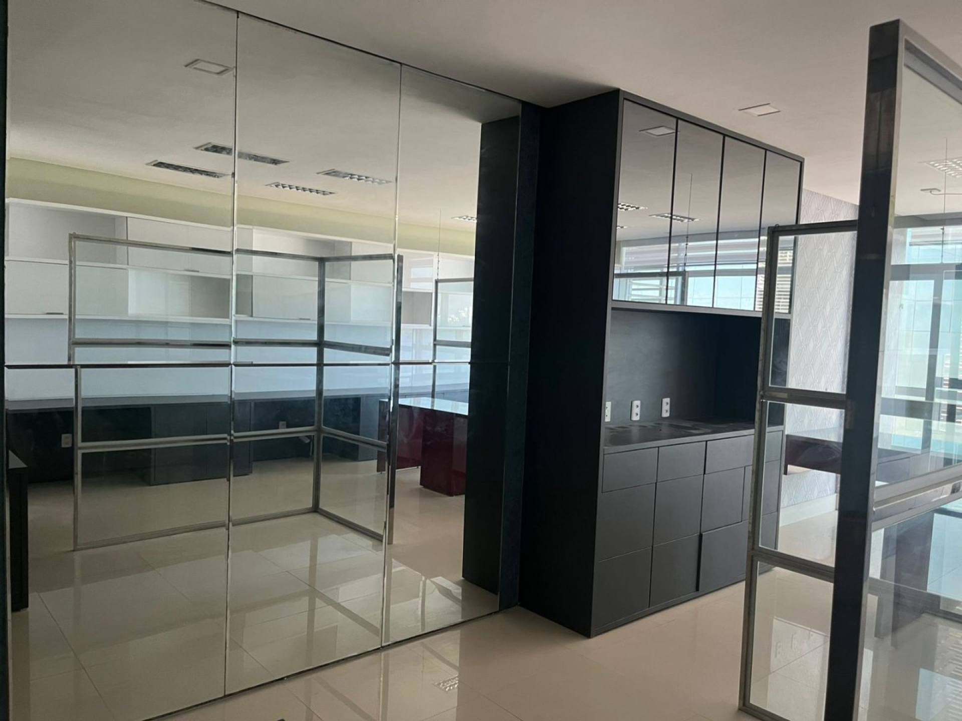 075 Sala Comercial Para Vender 45M² no bairro Ponta D´Areia em São Luís