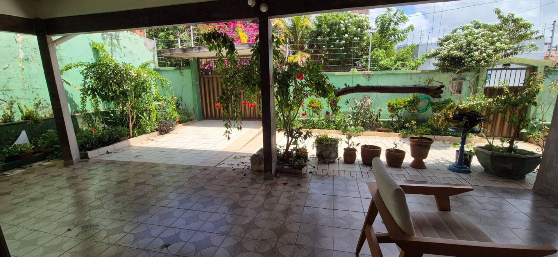 075 Vendo Casa a 400m da praia com 4 quartos 1 suíte no bairro Ponta do Farol em São Luís