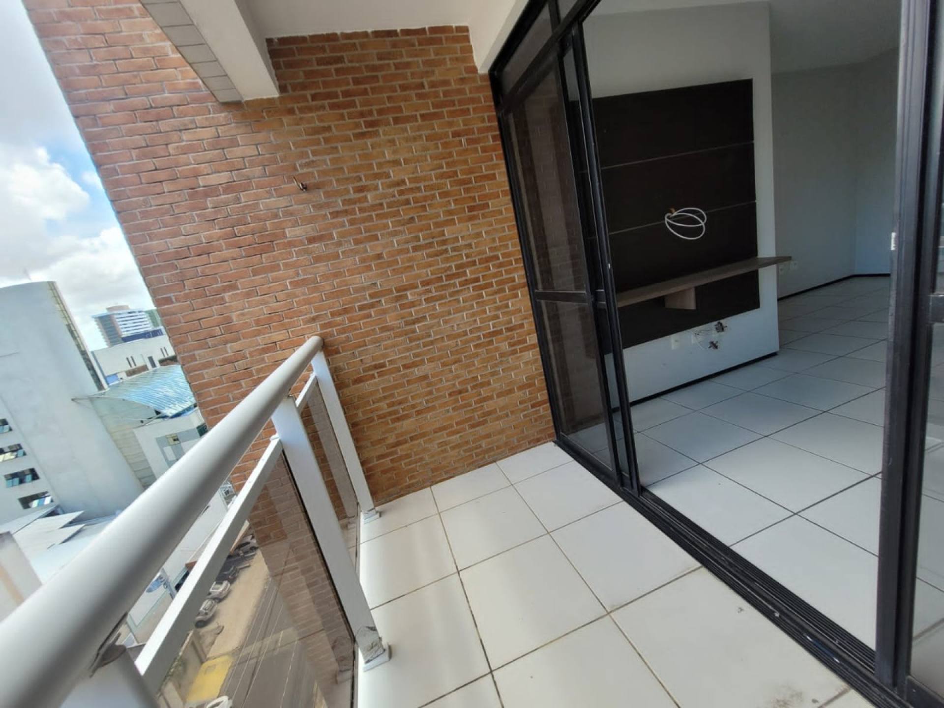 075 Alugo Apartamento 3 quartos 1 suíte 02 vagas no bairro Renascença II em São Luís